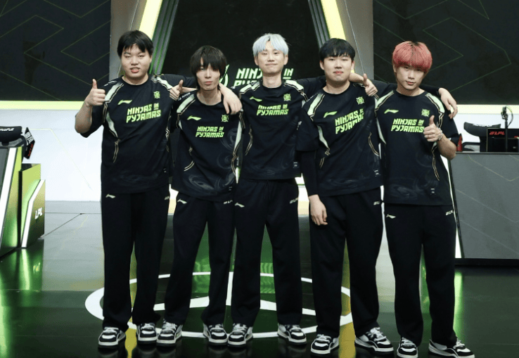 己也是很开, 队打得也比, 辛苦大家一 己也是很开, 队打得也比, 辛苦大家一