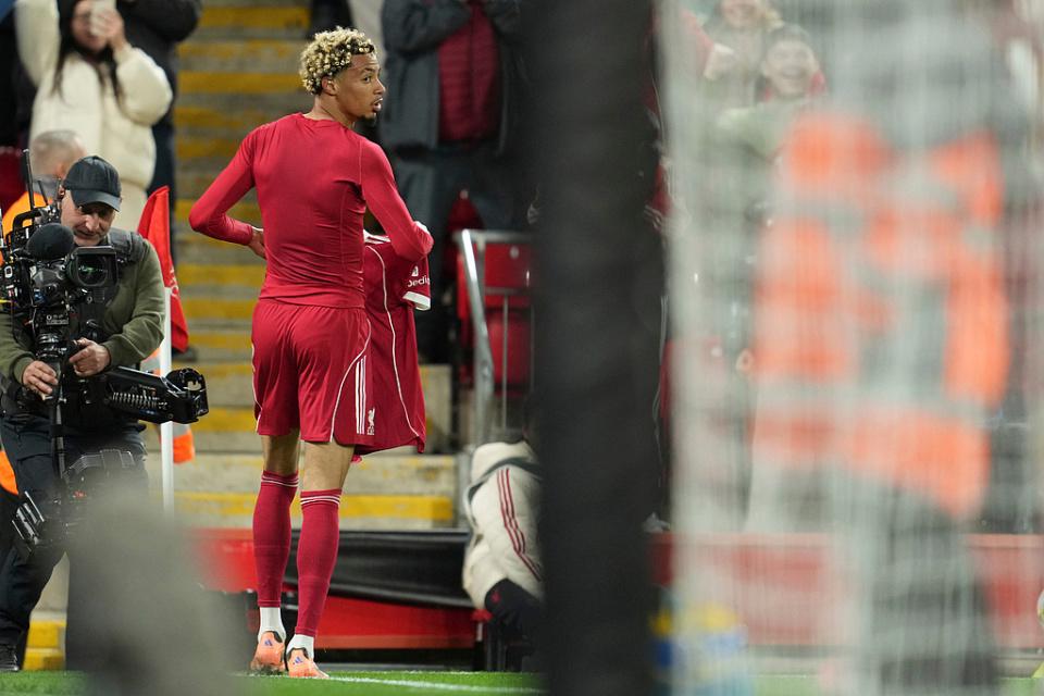 到了主帅斯, 道歉, 烈的批评 到了主帅斯, 道歉, 烈的批评