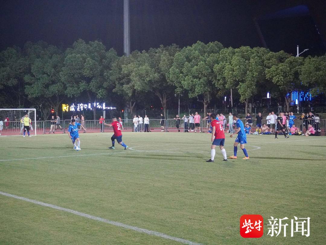 高喊口号 高喊口号