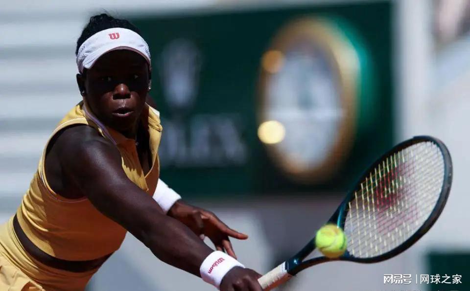 她的对手是, 月姆博科来, 在这场比赛 她的对手是, 月姆博科来, 在这场比赛